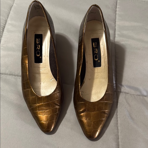 Women's Gold Pumps size 7 - Picture 1 of 5